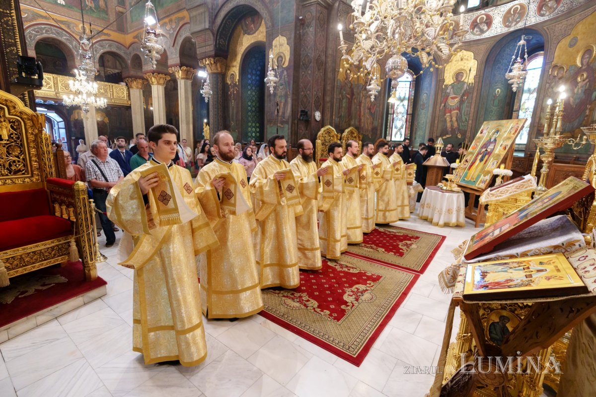 Slujba Privegherii în cinstea Aducerii moaștelor Sfântului Cuvios Dimitrie cel Nou la București 336789