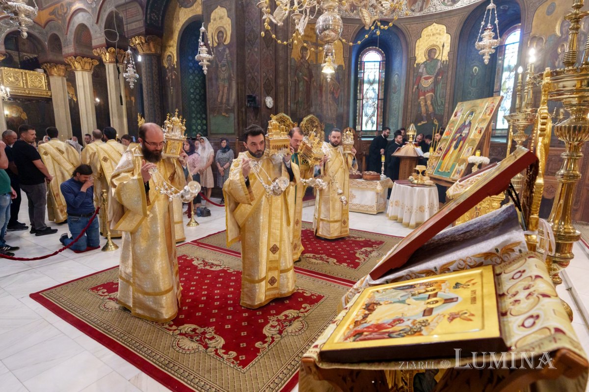 Slujba Privegherii în cinstea Aducerii moaștelor Sfântului Cuvios Dimitrie cel Nou la București 336792