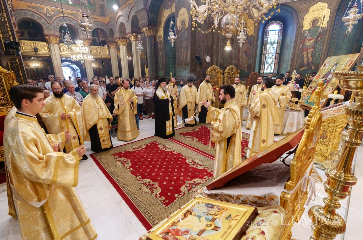 Slujba Privegherii în cinstea Aducerii moaștelor Sfântului Cuvios Dimitrie cel Nou la București 336797