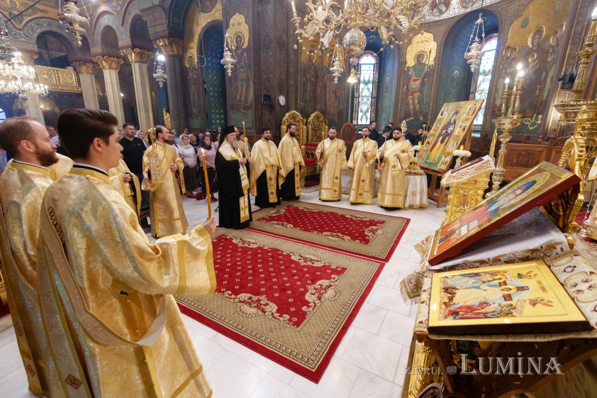 Slujba Privegherii în cinstea Aducerii moaștelor Sfântului Cuvios Dimitrie cel Nou la București 336798