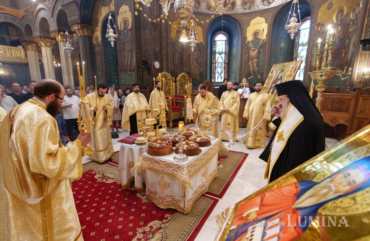 Slujba Privegherii în cinstea Aducerii moaștelor Sfântului Cuvios Dimitrie cel Nou la București 336801