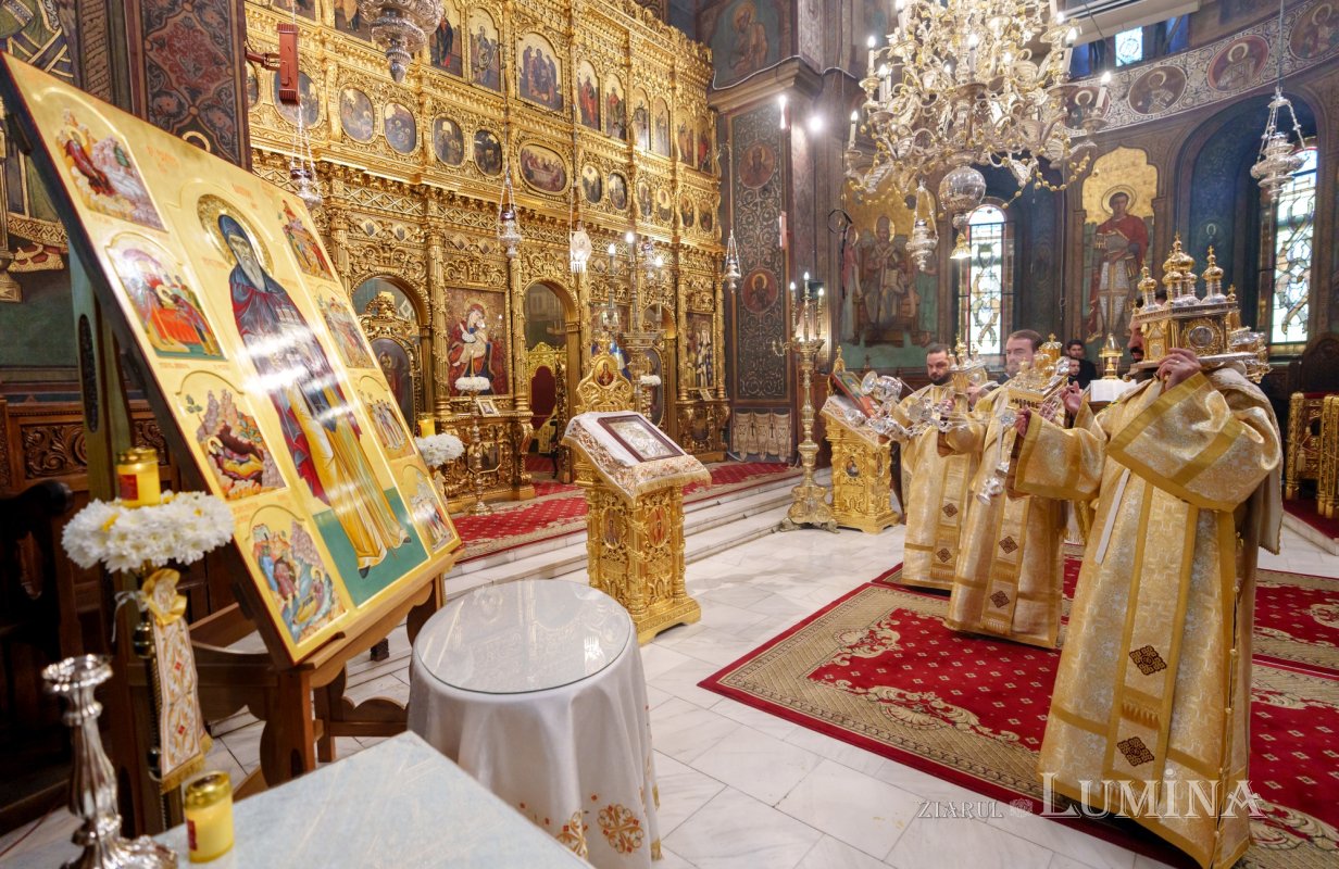 Slujba Privegherii în cinstea Aducerii moaștelor Sfântului Cuvios Dimitrie cel Nou la București 336807