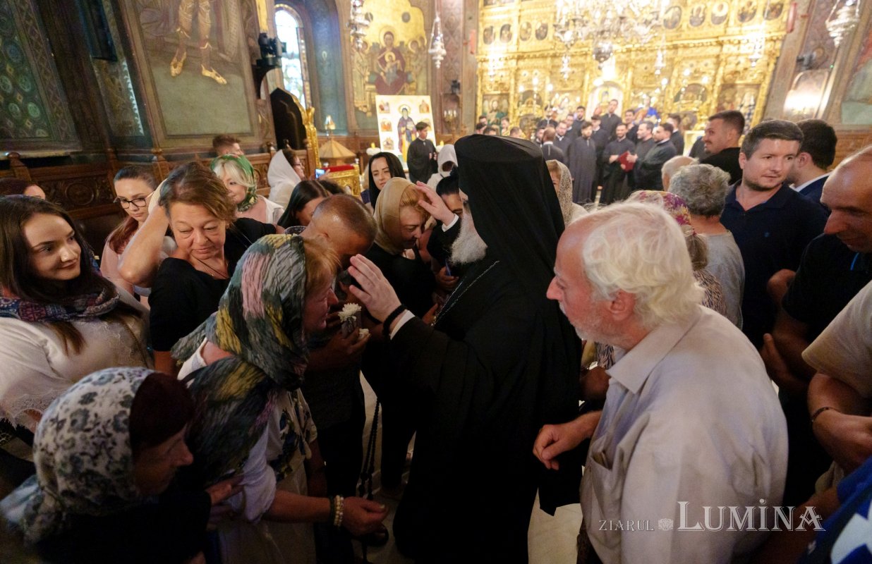 Slujba Privegherii în cinstea Aducerii moaștelor Sfântului Cuvios Dimitrie cel Nou la București 336809