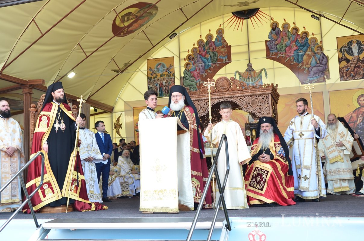 Hirotonia noului Episcop-vicar al Arhiepiscopiei Romanului și Bacăului 337346