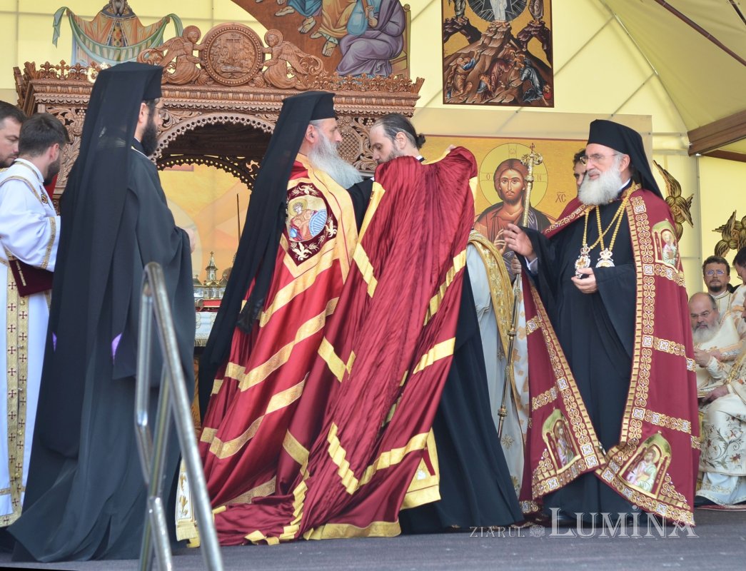 Hirotonia noului Episcop-vicar al Arhiepiscopiei Romanului și Bacăului 337347