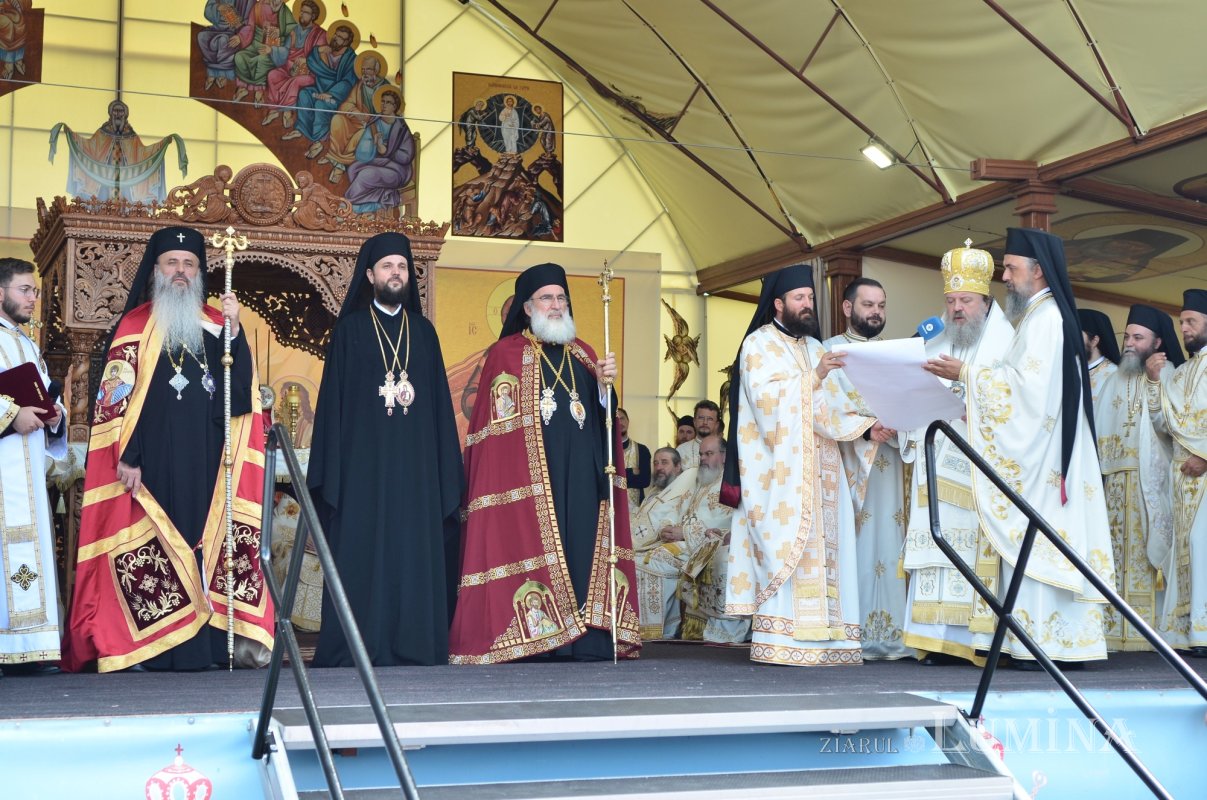 Hirotonia noului Episcop-vicar al Arhiepiscopiei Romanului și Bacăului 337350