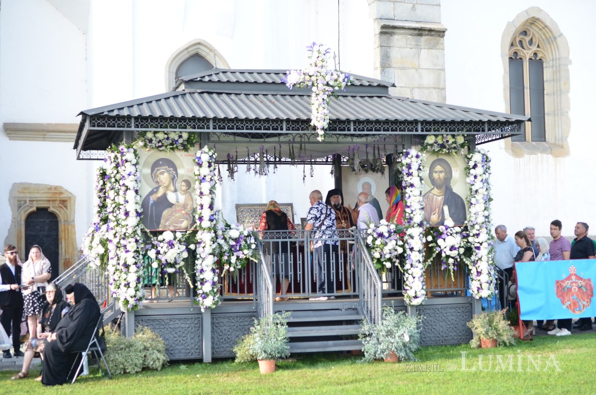 Hirotonia noului Episcop-vicar al Arhiepiscopiei Romanului și Bacăului 337352