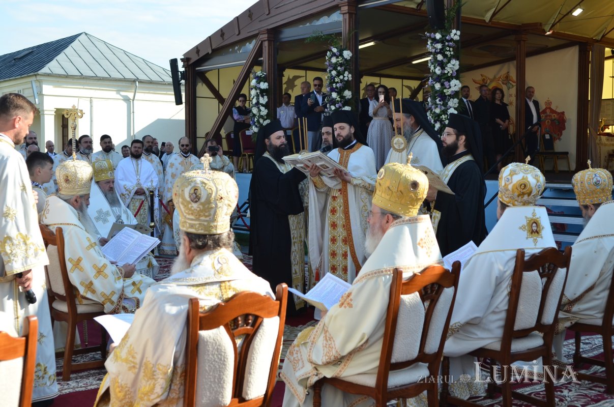 Hirotonia noului Episcop-vicar al Arhiepiscopiei Romanului și Bacăului 337353