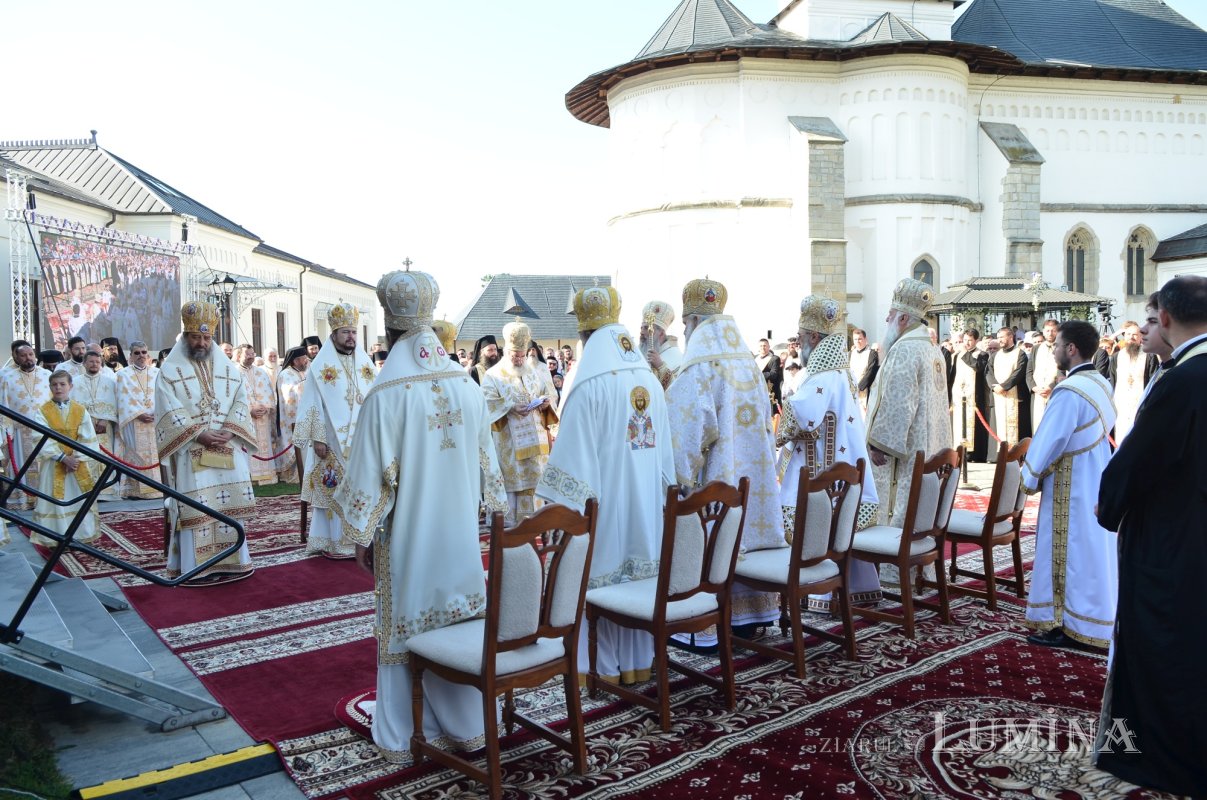 Hirotonia noului Episcop-vicar al Arhiepiscopiei Romanului și Bacăului 337354