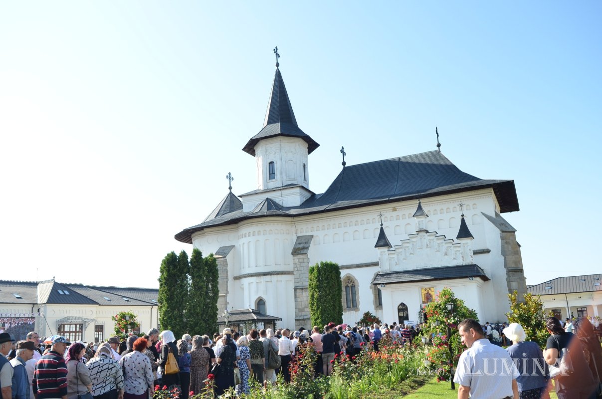 Hirotonia noului Episcop-vicar al Arhiepiscopiei Romanului și Bacăului 337355