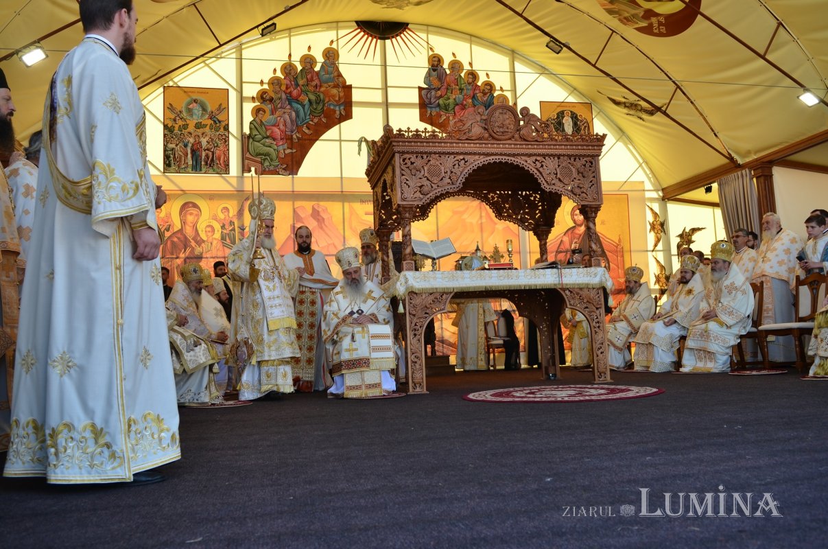 Hirotonia noului Episcop-vicar al Arhiepiscopiei Romanului și Bacăului 337356