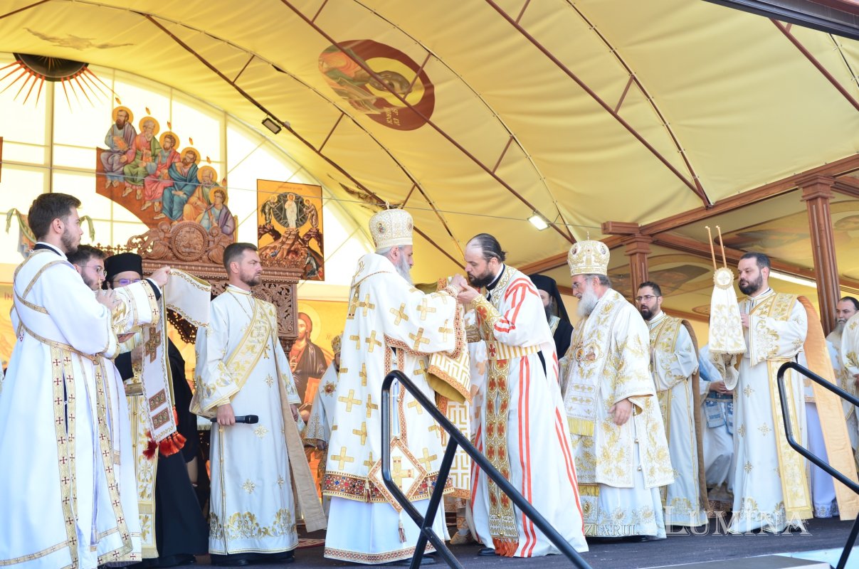 Hirotonia noului Episcop-vicar al Arhiepiscopiei Romanului și Bacăului 337357