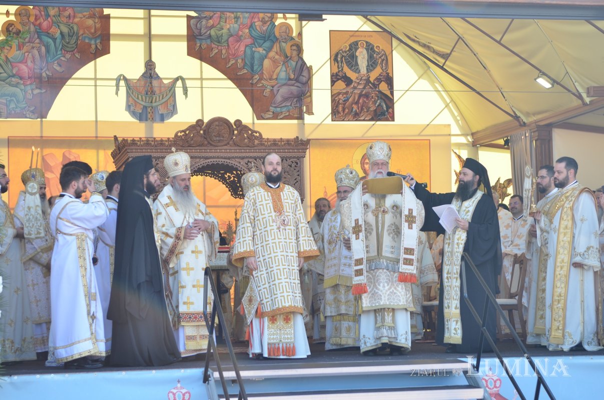 Hirotonia noului Episcop-vicar al Arhiepiscopiei Romanului și Bacăului 337358