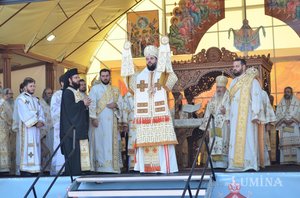 Hirotonia noului Episcop-vicar al Arhiepiscopiei Romanului și Bacăului 337359