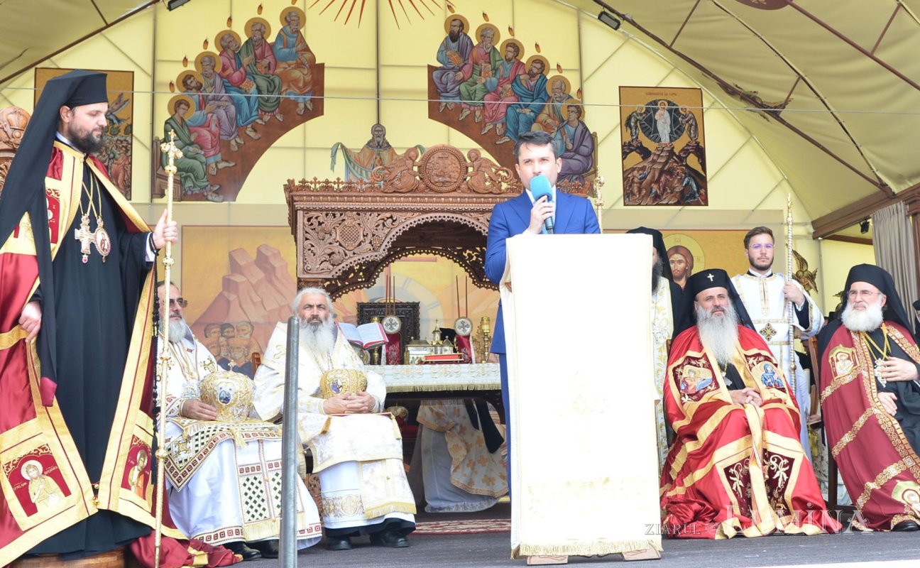 Hirotonia noului Episcop-vicar al Arhiepiscopiei Romanului și Bacăului 337360
