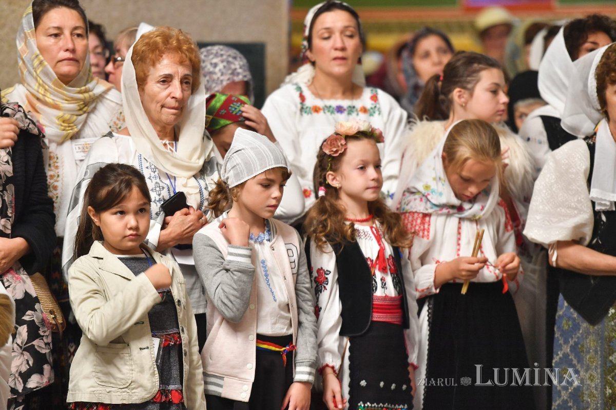 Adorarea lui Dumnezeu și cinstirea părinților 337598