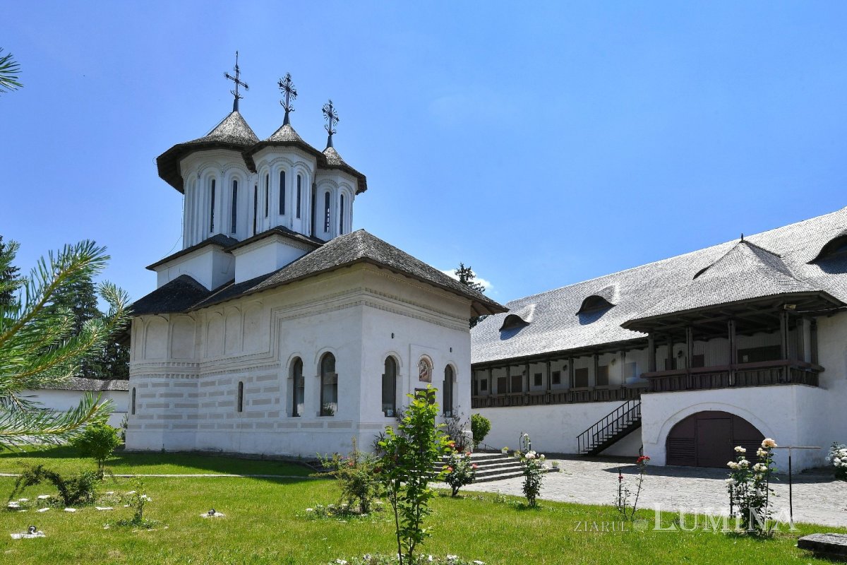 Sclipirile Luminii: Ansamblul medieval Mănăstirea Apostolache, judeţul Prahova 338165