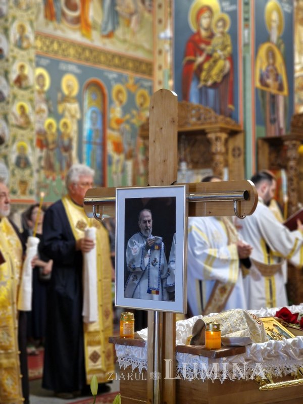 Părintele profesor Ioan Caraza a fost condus pe ultimul drum 338258