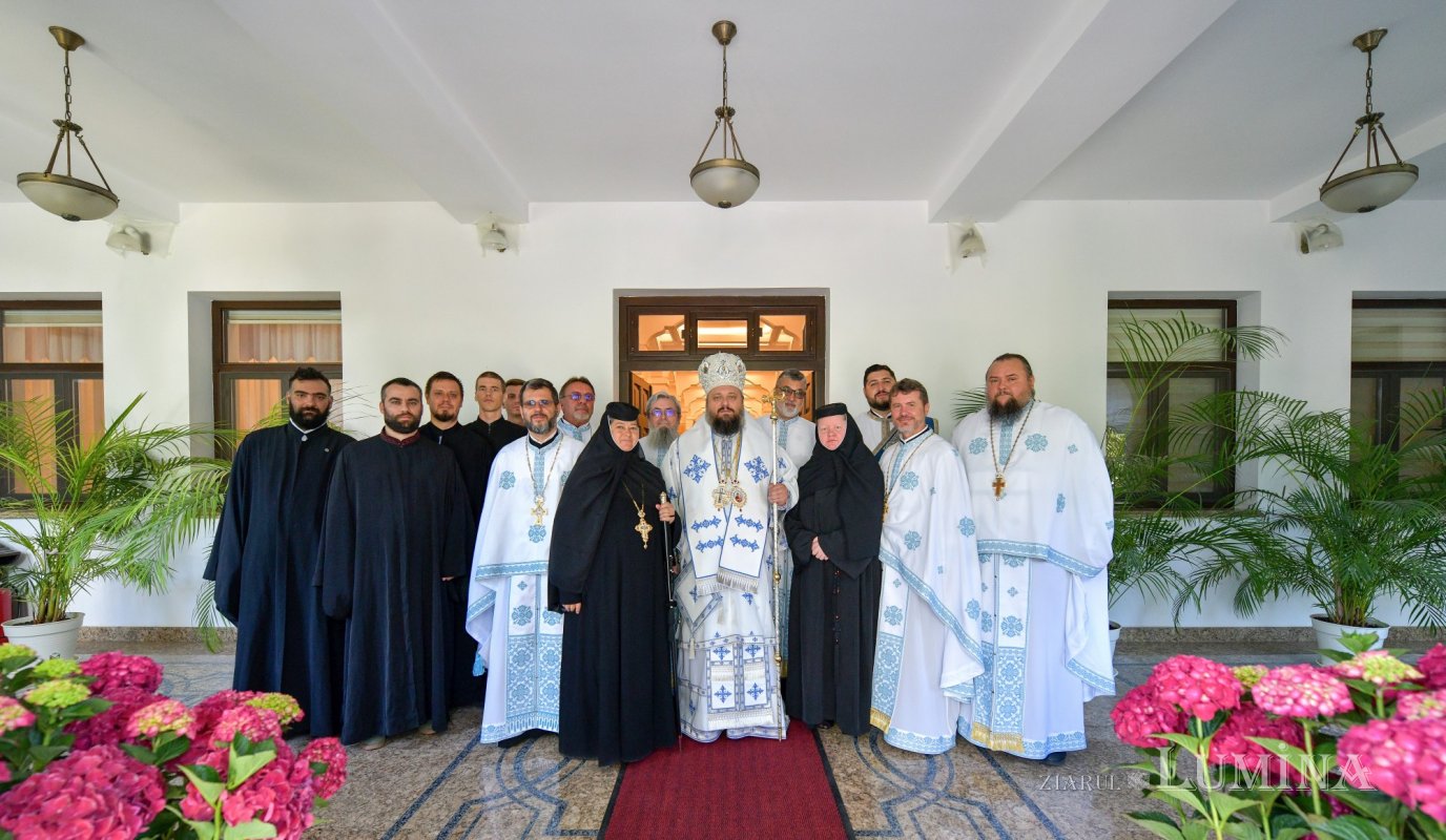 Slujire arhierească la hramul Mănăstirii Ghighiu  339201