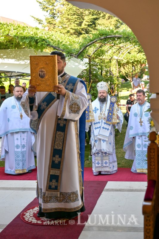 Slujire arhierească la hramul Mănăstirii Ghighiu  339217