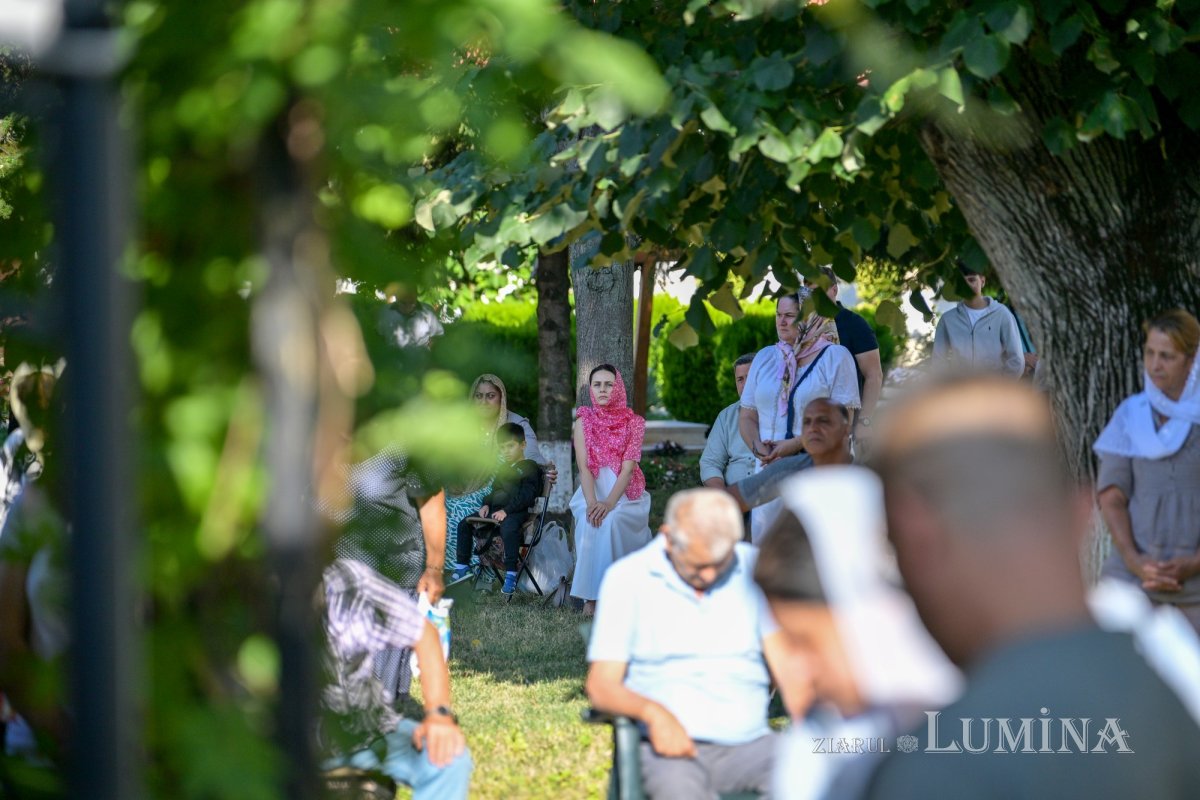 Slujire arhierească la hramul Mănăstirii Ghighiu  339225