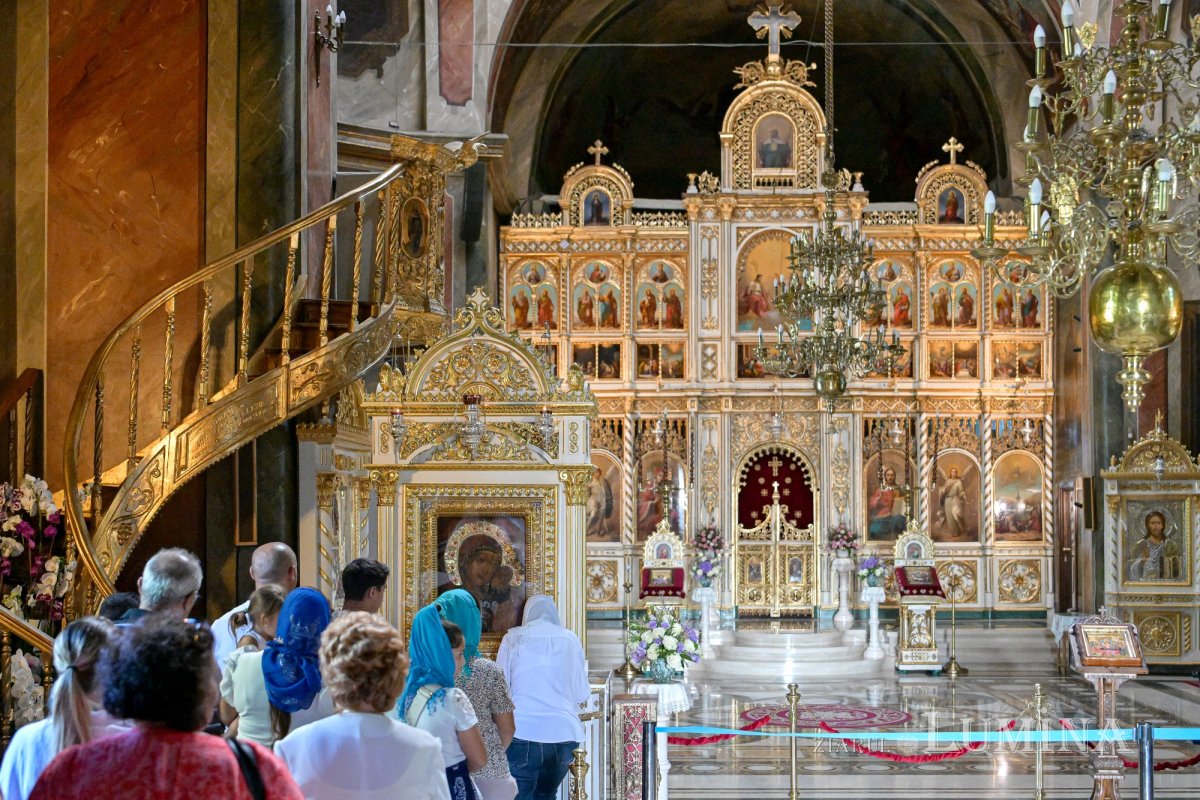 Slujire arhierească la hramul Mănăstirii Ghighiu  339229