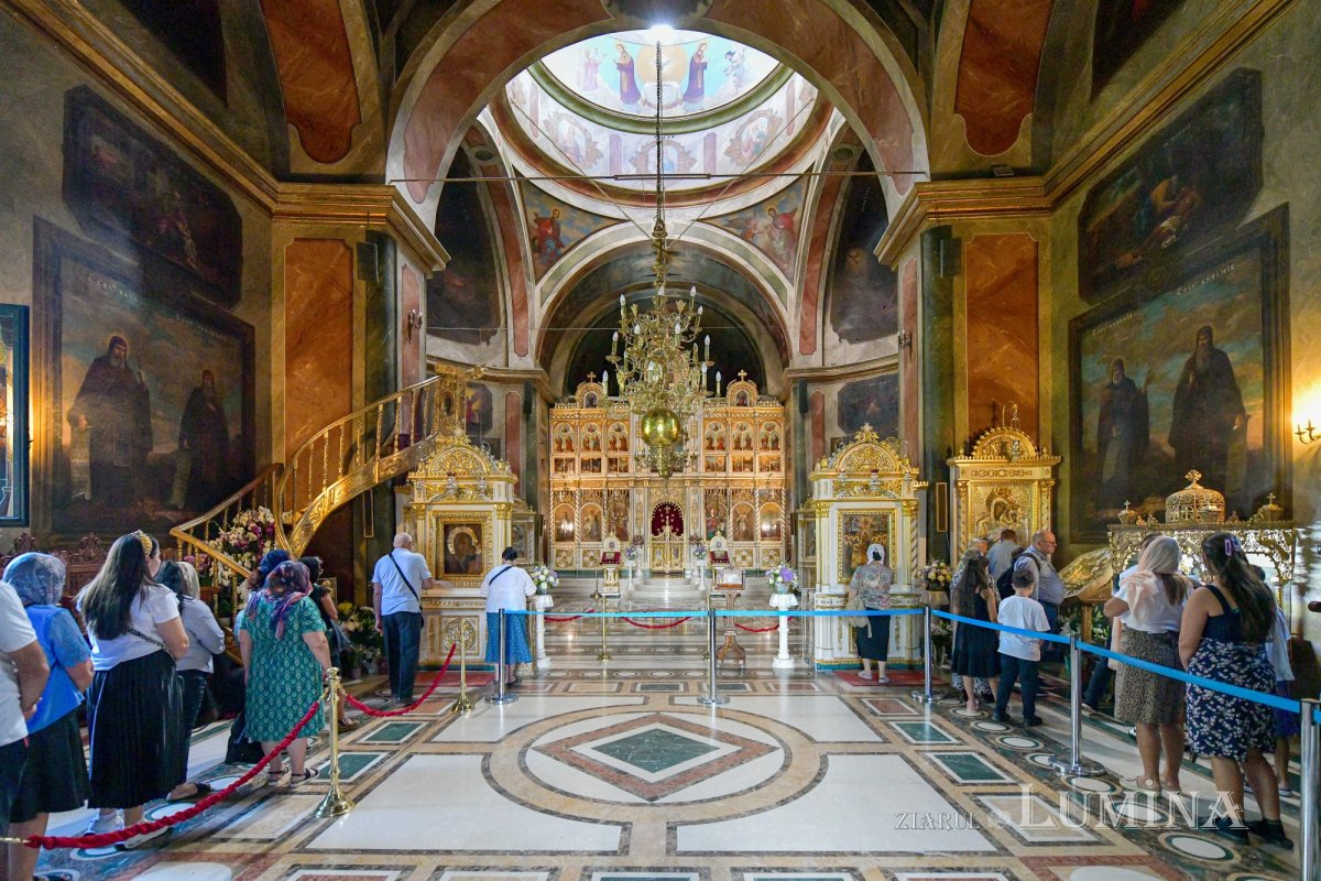 Slujire arhierească la hramul Mănăstirii Ghighiu  339232