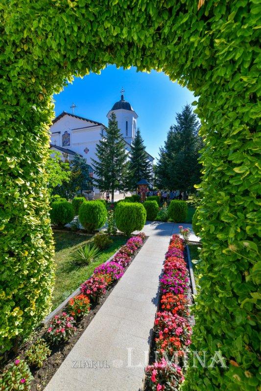 Slujire arhierească la hramul Mănăstirii Ghighiu  339242