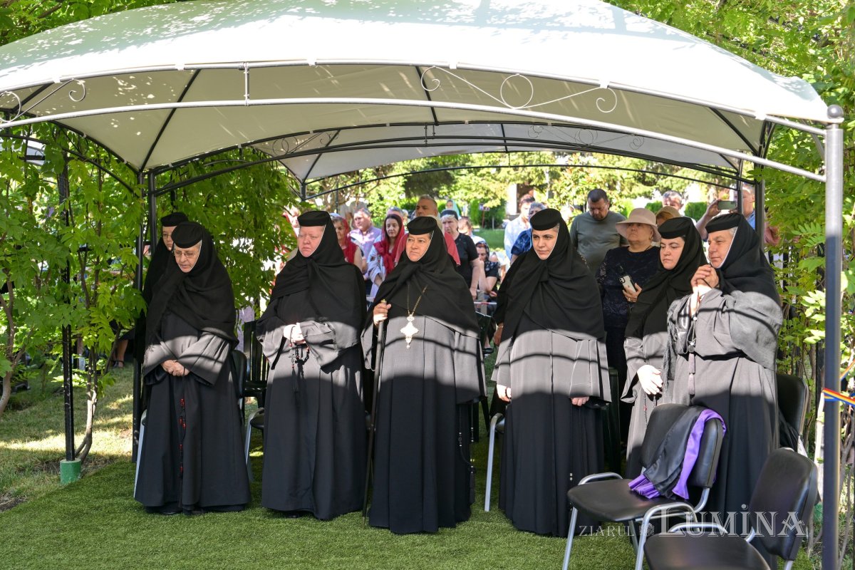 Slujire arhierească la hramul Mănăstirii Ghighiu  339243