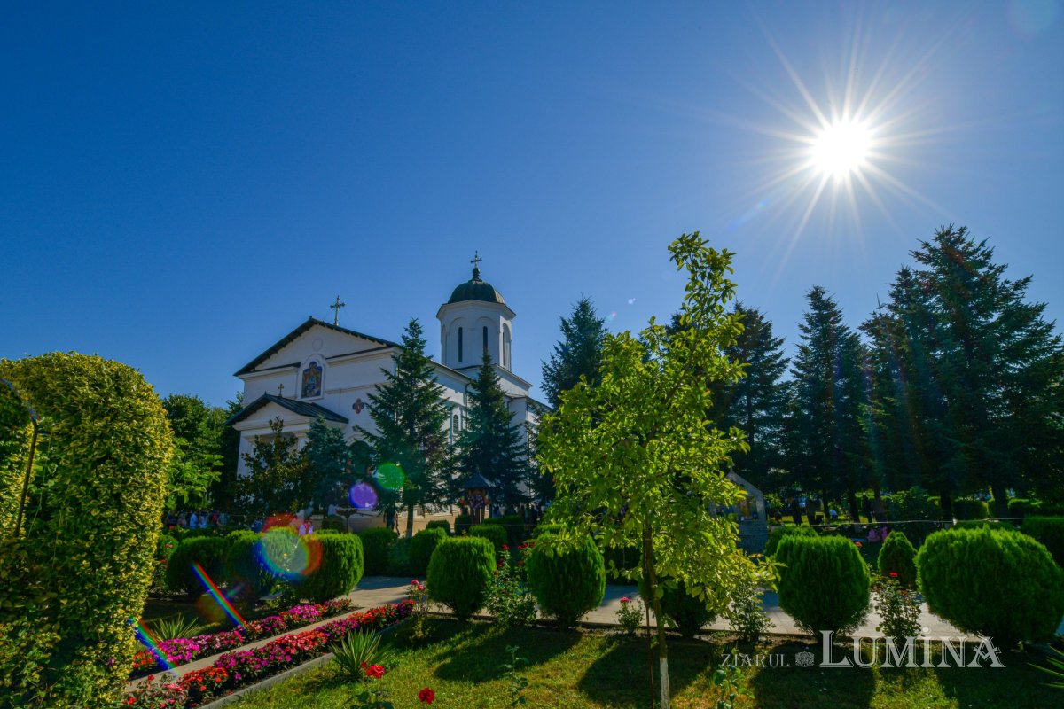 Slujire arhierească la hramul Mănăstirii Ghighiu  339245