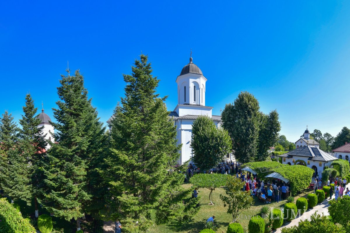 Slujire arhierească la hramul Mănăstirii Ghighiu  339246