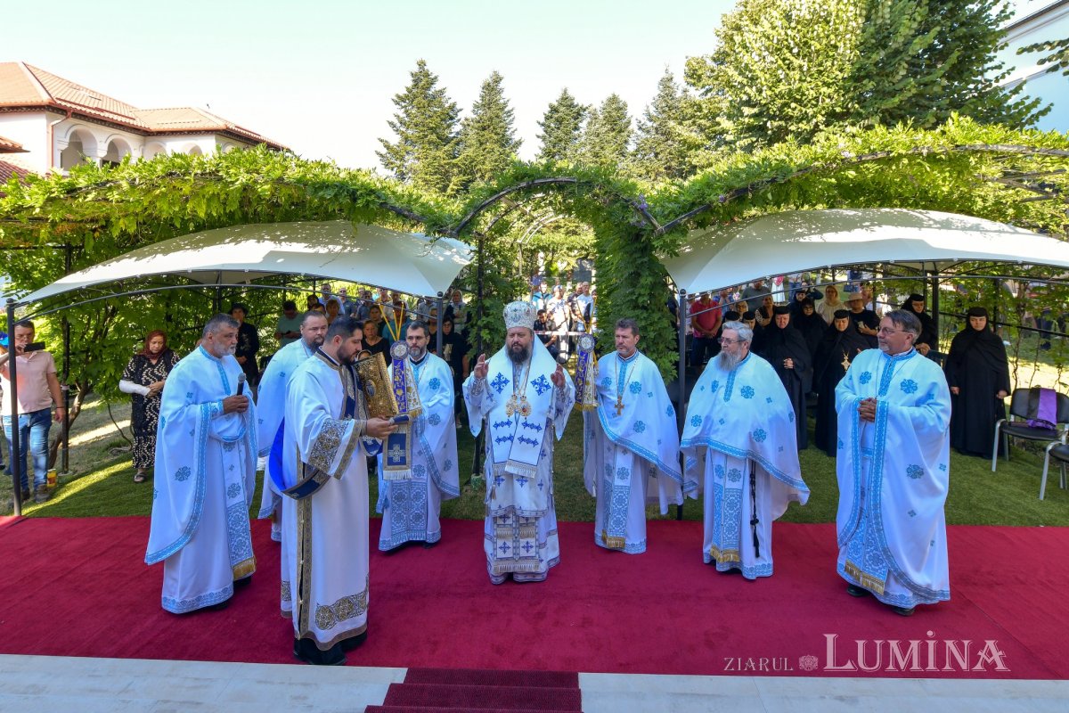 Slujire arhierească la hramul Mănăstirii Ghighiu  339917