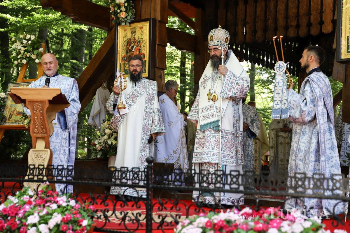 Trei ierarhi au liturghisit la hramul Mănăstirii Brâncoveanu 339264