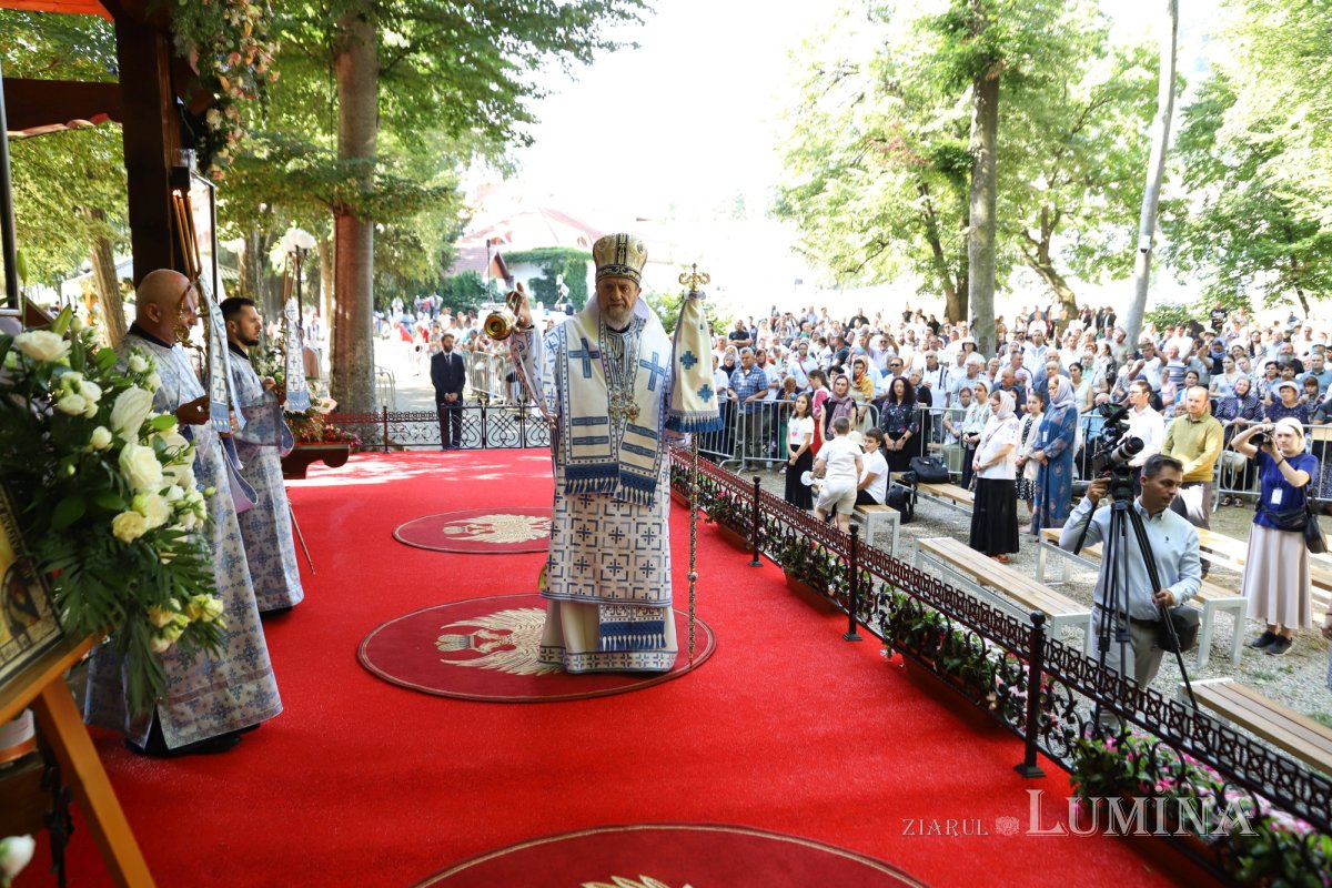 Trei ierarhi au liturghisit la hramul Mănăstirii Brâncoveanu 339267