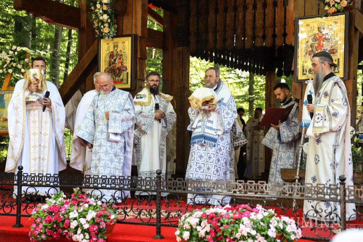 Trei ierarhi au liturghisit la hramul Mănăstirii Brâncoveanu 339268