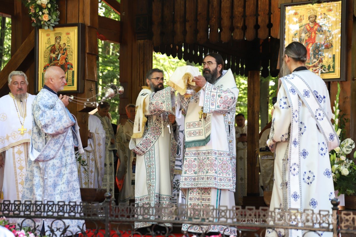 Trei ierarhi au liturghisit la hramul Mănăstirii Brâncoveanu 339269