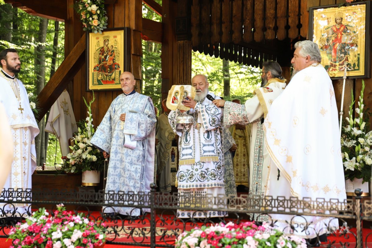 Trei ierarhi au liturghisit la hramul Mănăstirii Brâncoveanu 339270
