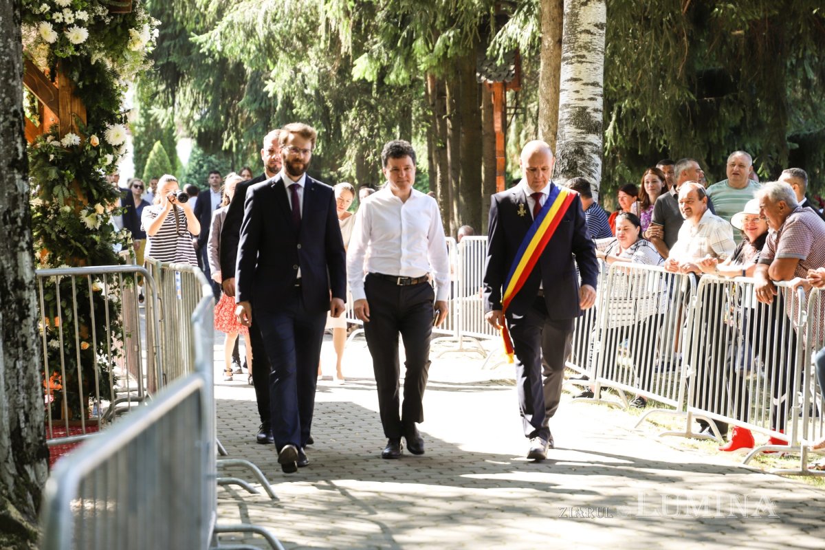 Trei ierarhi au liturghisit la hramul Mănăstirii Brâncoveanu 339272