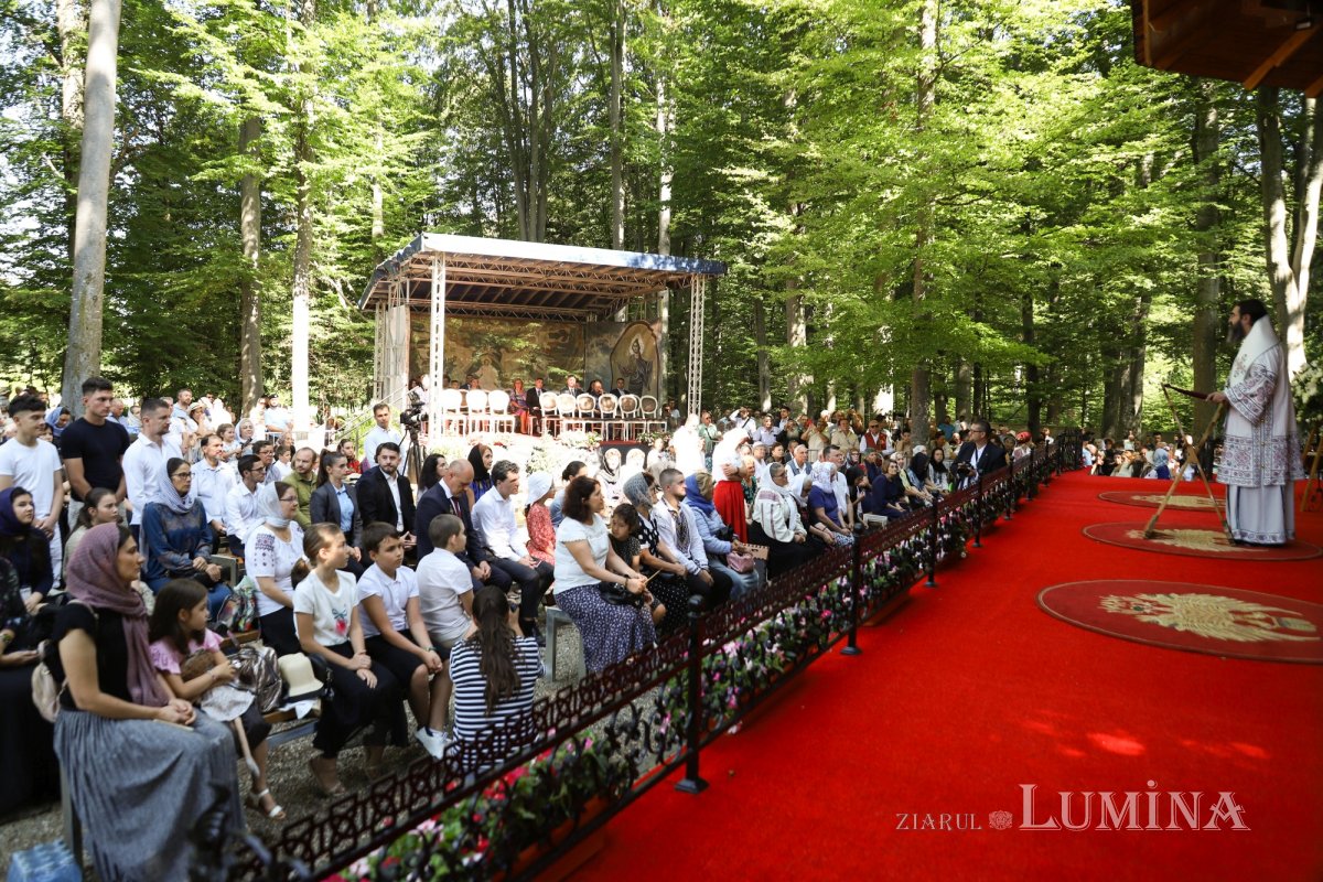 Trei ierarhi au liturghisit la hramul Mănăstirii Brâncoveanu 339273