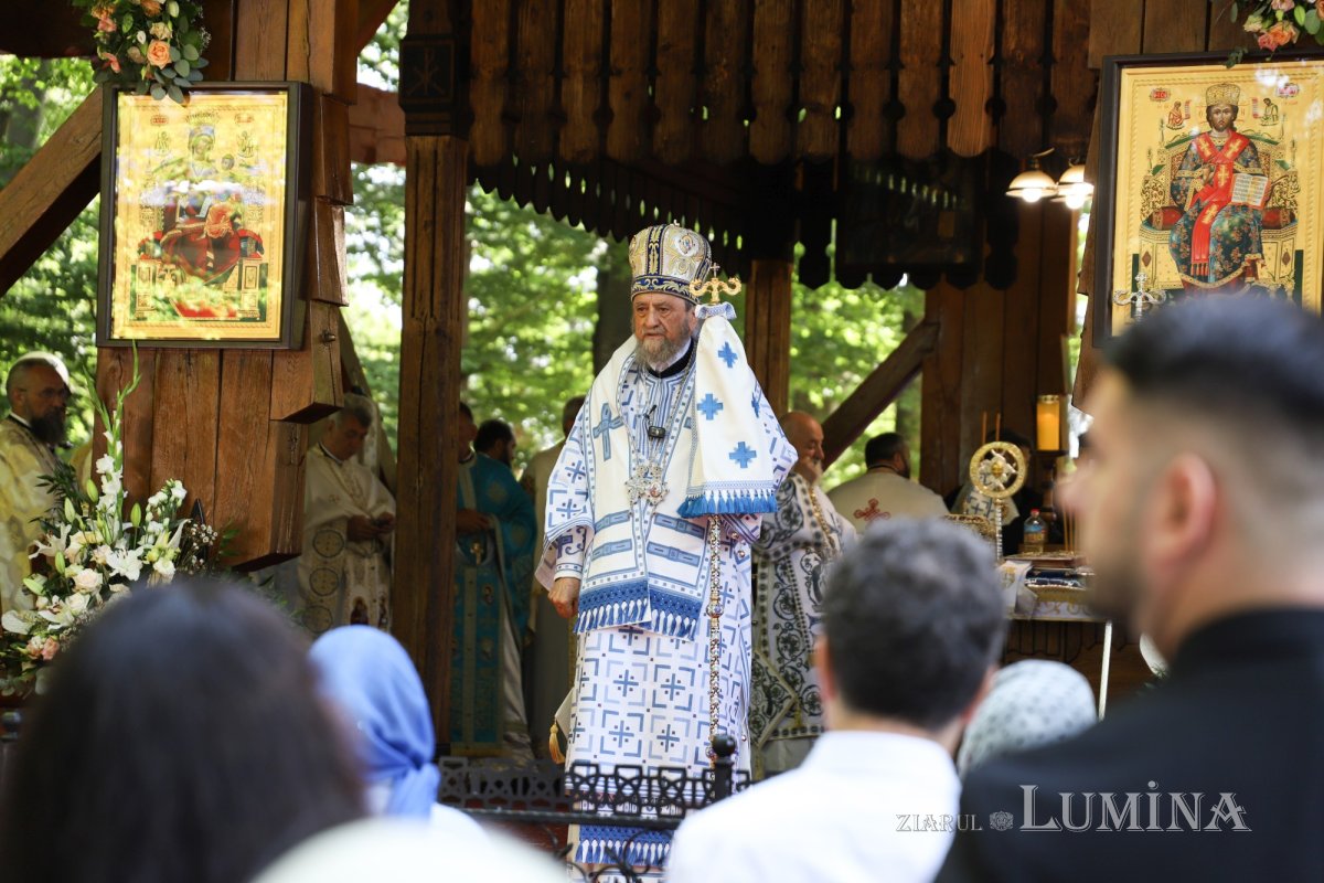 Trei ierarhi au liturghisit la hramul Mănăstirii Brâncoveanu 339274