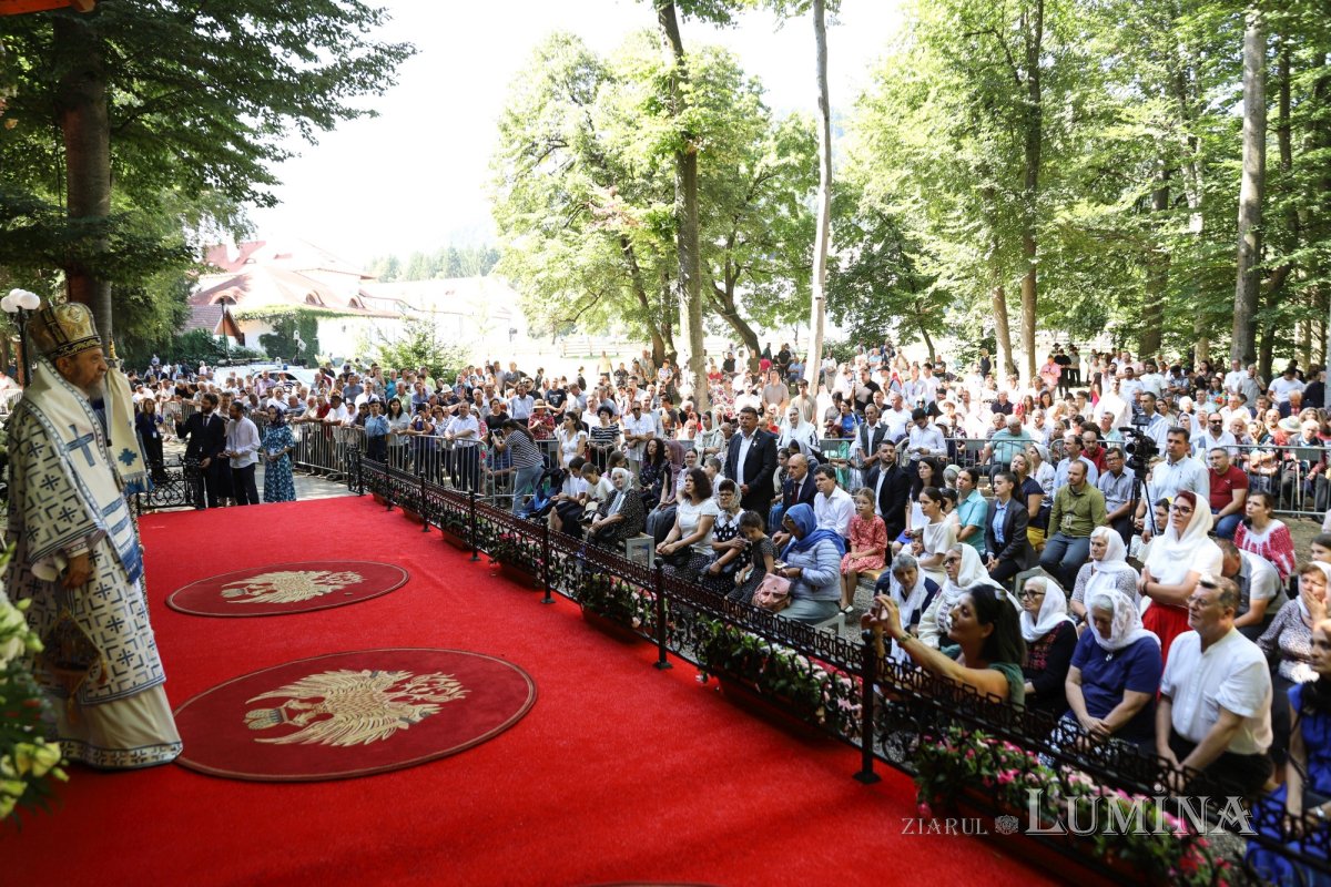 Trei ierarhi au liturghisit la hramul Mănăstirii Brâncoveanu 339275
