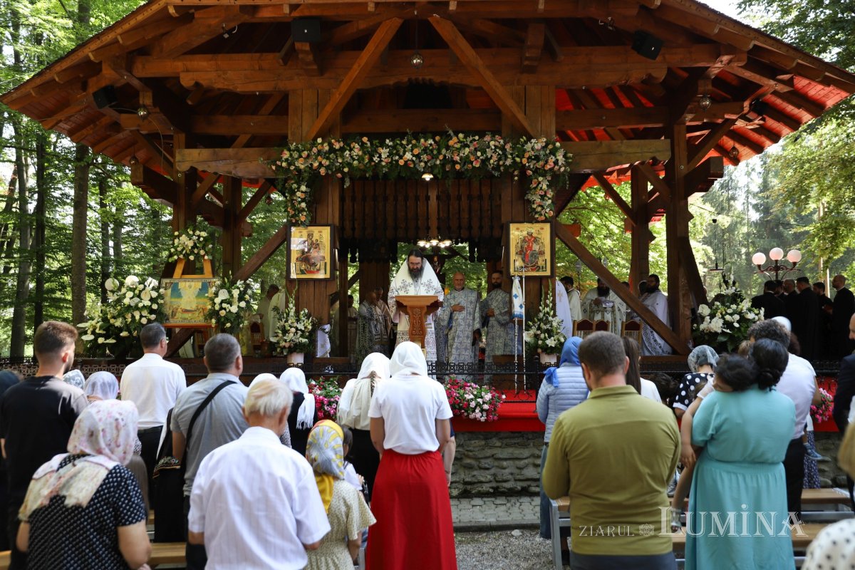 Trei ierarhi au liturghisit la hramul Mănăstirii Brâncoveanu 339278