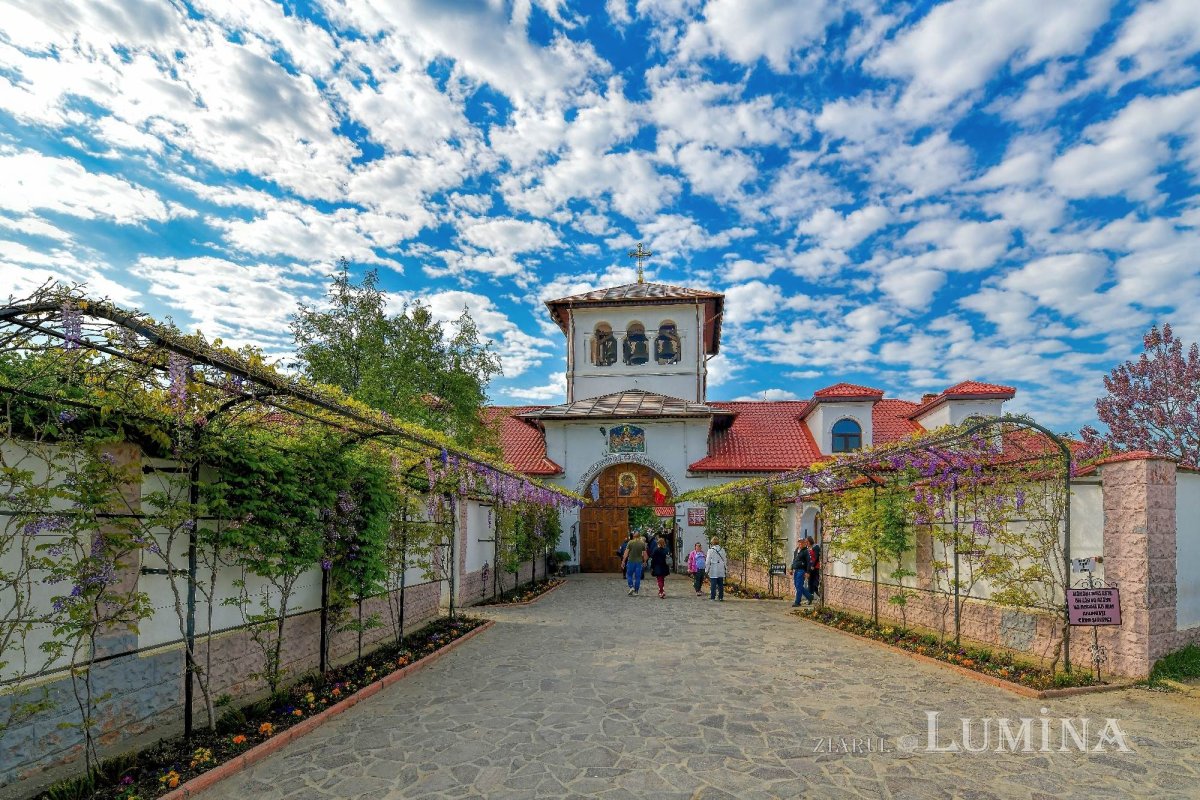 Sclipirile Luminii: Mănăstirea Ghighiu, judeţul Prahova 339923