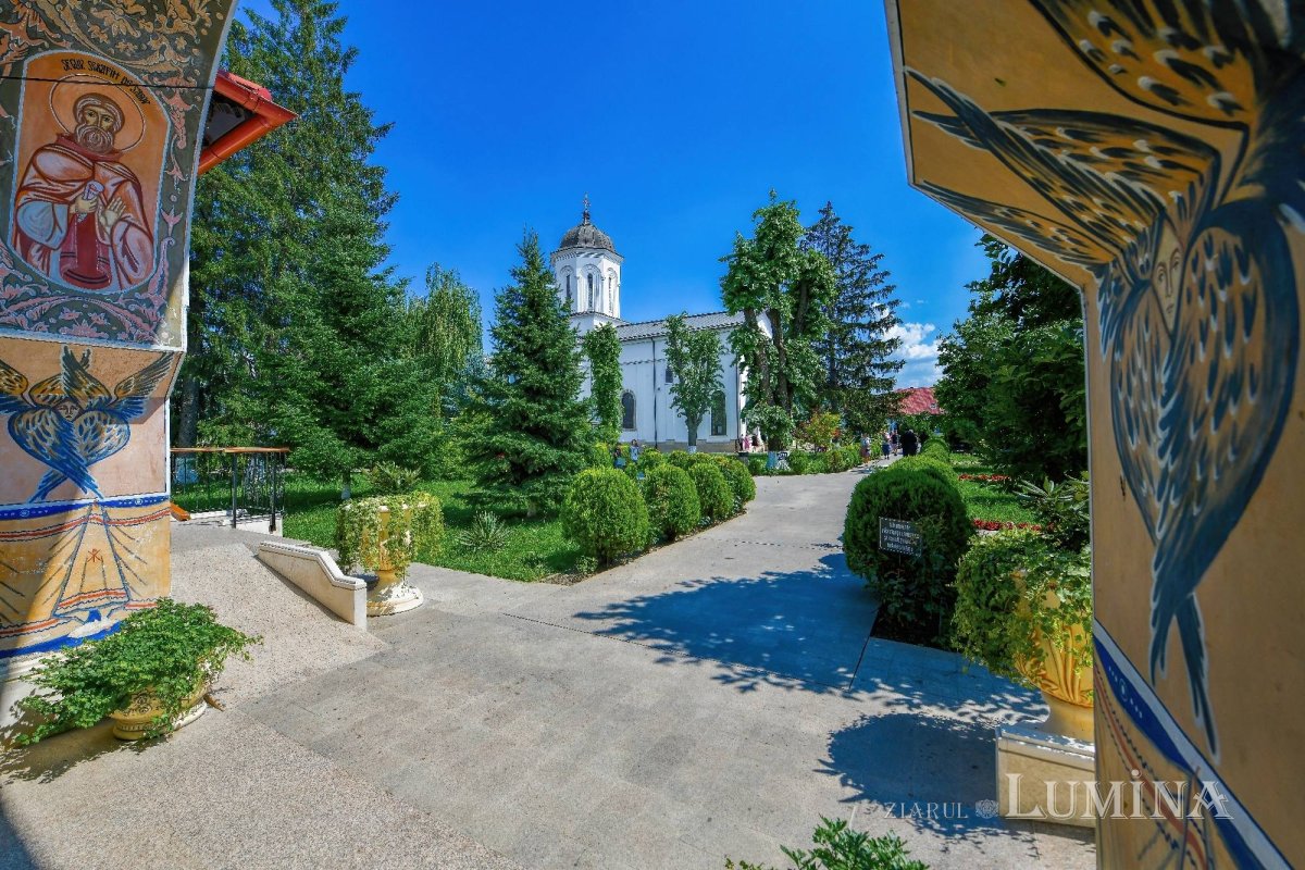 Sclipirile Luminii: Mănăstirea Ghighiu, judeţul Prahova 339926