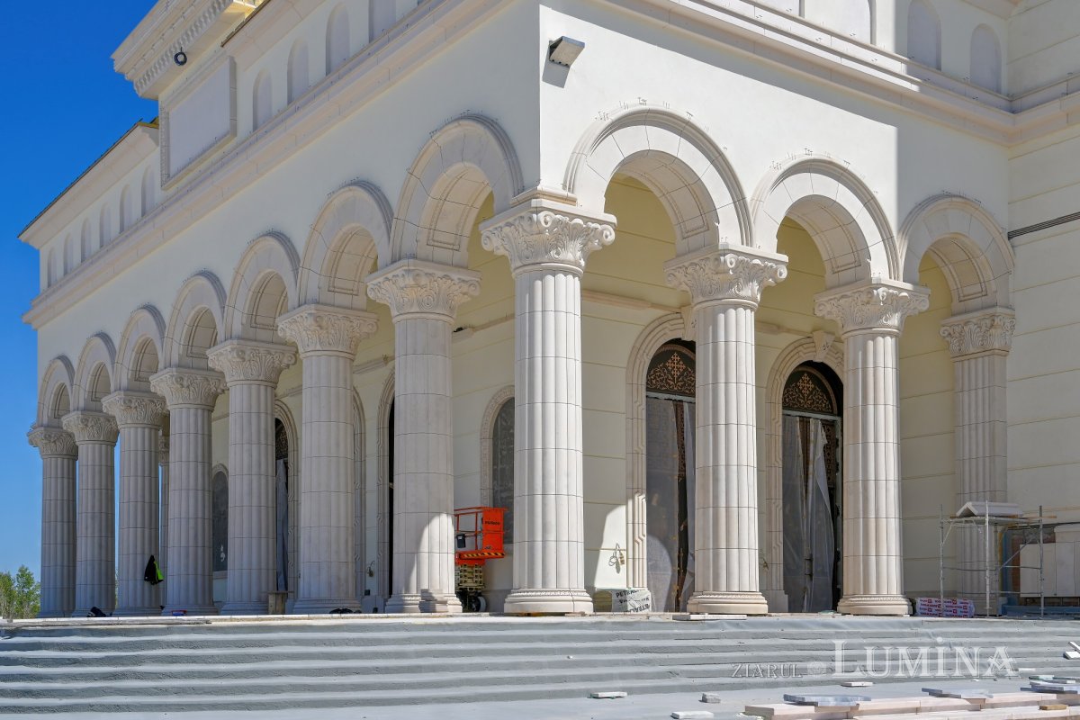 Ultimele lucrări premergătoare slujbei de sfințire pe șantierul Catedralei Naționale 340865