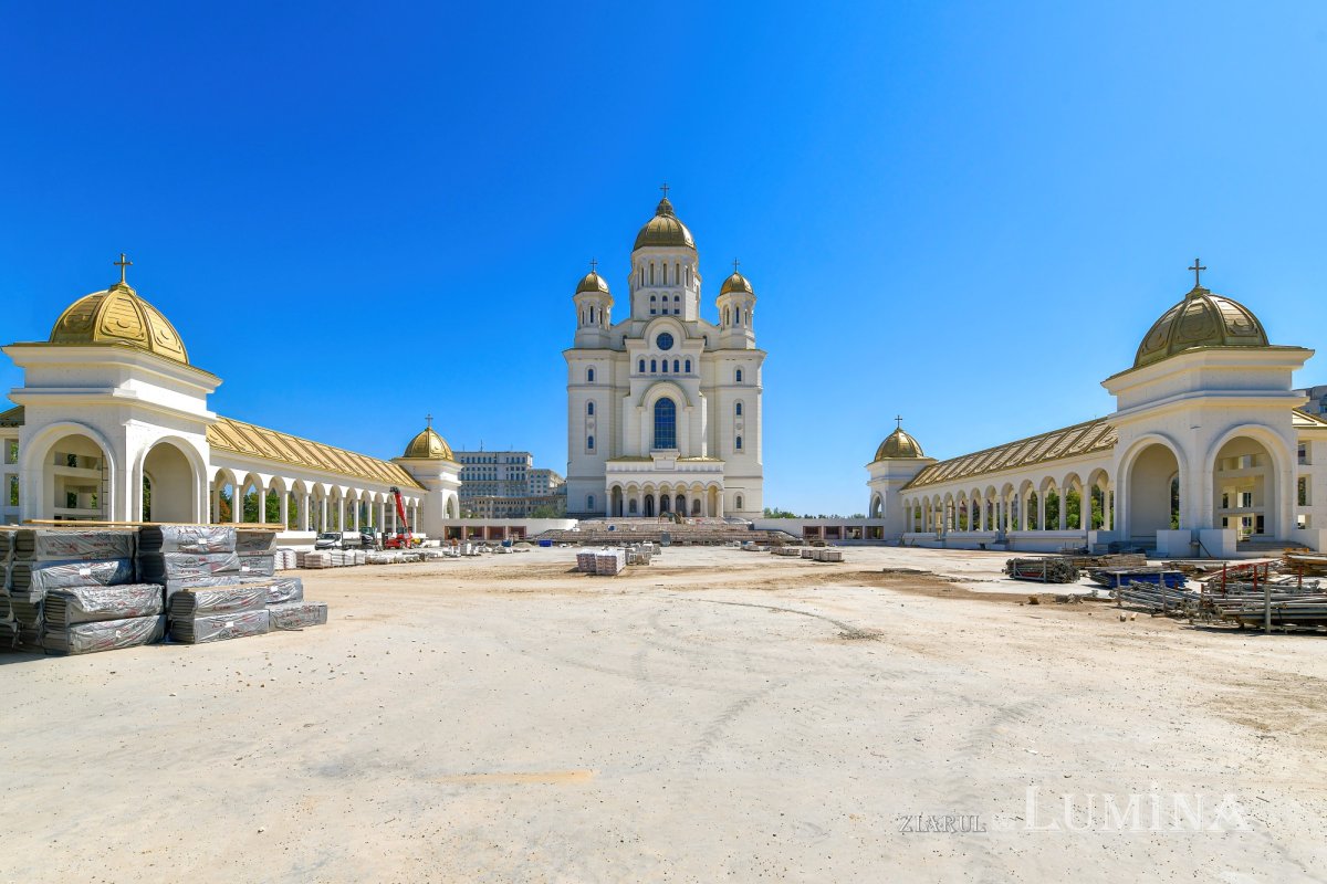 Ultimele lucrări premergătoare slujbei de sfințire pe șantierul Catedralei Naționale 340870