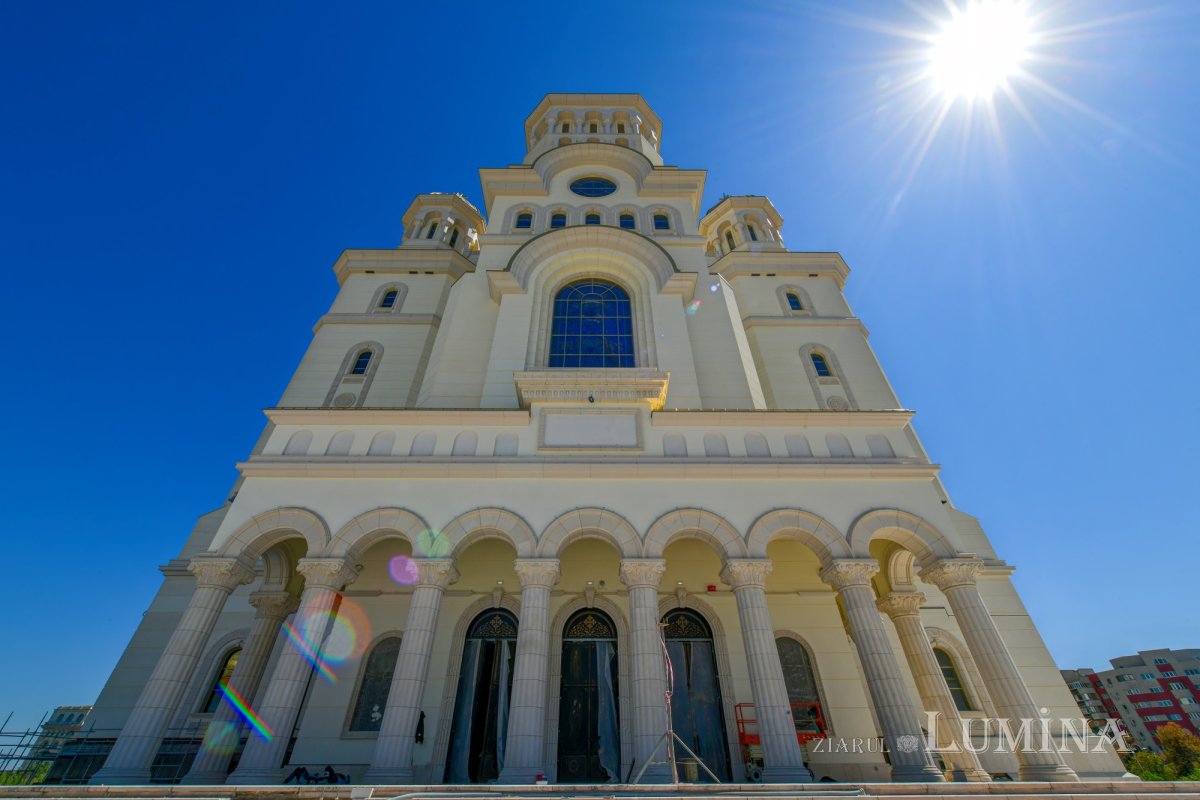 Ultimele lucrări premergătoare slujbei de sfințire pe șantierul Catedralei Naționale 340872