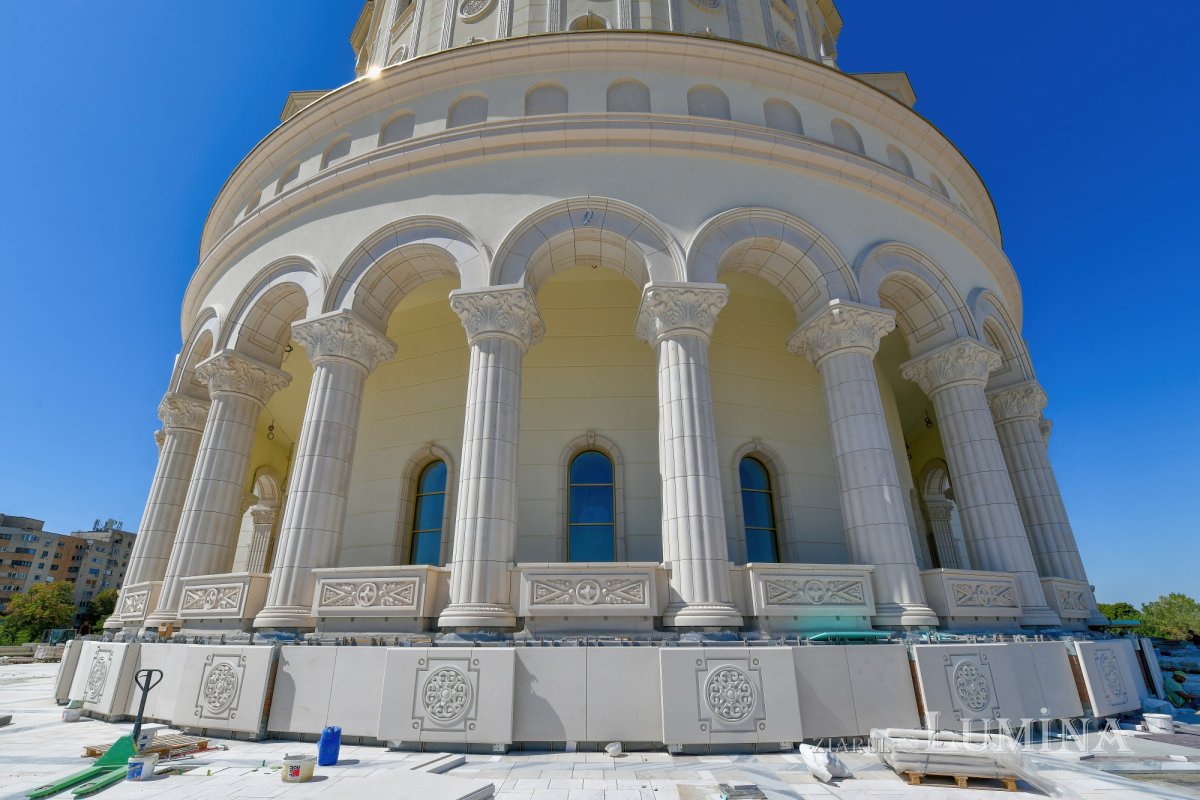 Ultimele lucrări premergătoare slujbei de sfințire pe șantierul Catedralei Naționale 340875