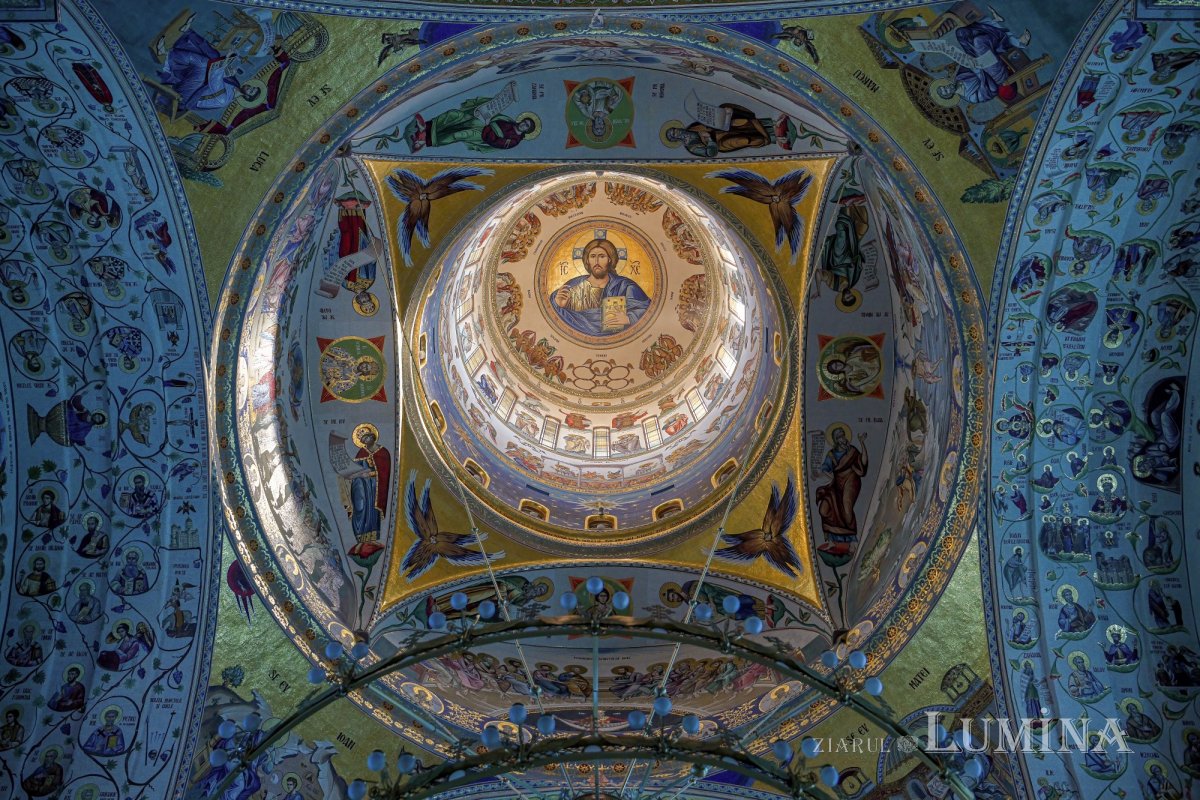 Ultimele lucrări premergătoare slujbei de sfințire pe șantierul Catedralei Naționale 340877