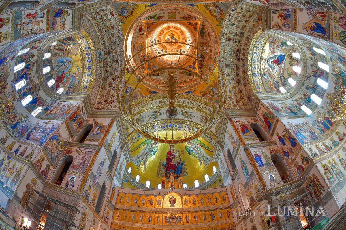 Ultimele lucrări premergătoare slujbei de sfințire pe șantierul Catedralei Naționale 340888